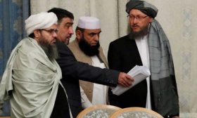 مسؤولو طالبان يلتقون معارضين أفغانا في موسكو
