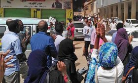 وفاة شرطي سوداني متأثراً بإصابته بجروح خلال تظاهرة