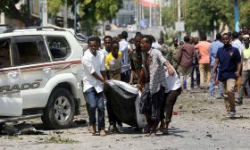 15 قتيلاً جراء تفجير استهدف مطعماً في مقديشو ـ (صور وفيديوهات)
