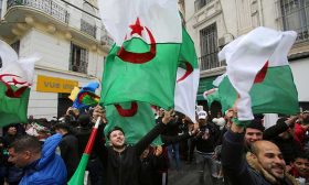 خلافات داخل الحزب الرئاسي في الجزائر حول “الندوة الوطنية”