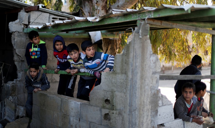        تضرر 530 وحدة سكنية من الغارات الإسرائيلية على غزة- (صور)  غزة: أعلن مفيد الحساينة وزير الأشغال العامة والإسكان ا Gaza4