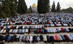 الفلسطينيون يؤدون صلاة الغائب في المسجد الأقصى على ضحايا مجزرة نيوزيلندا- (فيديو)