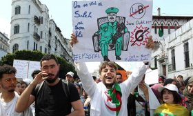 الجزائر والسودان: هل ثارتا على الدين أم على المستبدين؟