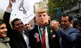 آلاف الإيرانيين يحتجون على تصنيف أمريكا الحرس الثوري منظمة إرهابية ـ (صور)