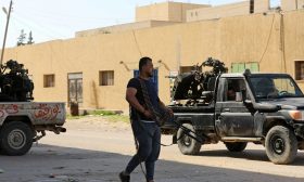 تنظيم “الدولة” يعلن أنه قتل ستة من قوات حفتر قرب سبها