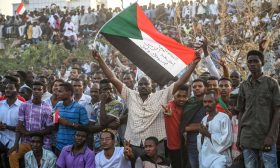 الصحة السودانية: ضحايا الاحتجاجات 53 قتيلا و734 جريحا