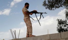 بعد 40 يوما من القتال.. حفتر يقصف الأجنحة للسيطرة على القلب
