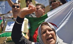 الجزائر: استمرار الحراك رغم رمضان وعجلة القضاء تواصل التهام رموز النظام السابق!