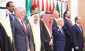 علاج عجز الجامعة والقمم العربية