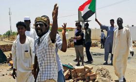 المعارضة السودانية ترفض عرض المجلس العسكري للحوار وعدد القتلى يبلغ 108