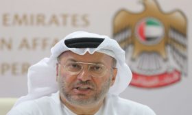 قرقاش يعترف بأن الطائرة الأمريكية المسيرة أقلعت من الإمارات ويقرّ بدعم حفتر