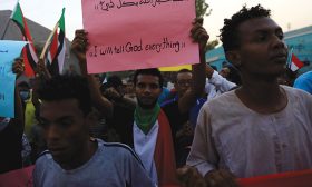 قوى “الحرية والتغيير” تتجه لقبول المبادرة الافريقية والمجلس العسكري يعتبرها “صالحة للتفاوض”