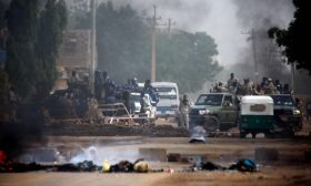 واشنطن بوست: عسكر السودان تعلموا فن قمع المتظاهرين من بن سلمان والسيسي