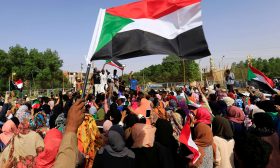 قادة الاحتجاج في السودان يشيدون بالتوصل لاتفاق لتقاسم السلطة مع المجلس العسكري