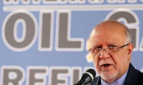 وزير النفط الإيراني: طهران معفاة من اتفاق “أوبك” لخفض الإنتاج