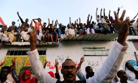“المهنيين السودانيين”: رفضنا “حصانات مطلقة” للمجلس السيادي ـ (فيديو)