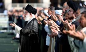 خبير: الحرس الثوري الإيراني سيقرر “على الأرجح” من سيخلف خامنئي عند وفاته أو تنحيه