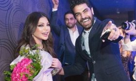 حبيب هيفاء وهبي يحمل حقيبة نسائية.. وهذا هو السبب – (صورة)