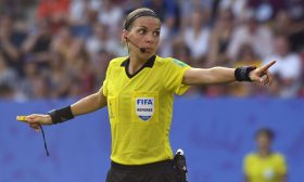 لأول مرة في تاريخ الكأس.. امرأة تدير مباراة السوبر الأوروبي للرجال
