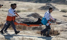 إصابة عشرات الفلسطينيين بالرصاص خلال مشاركتهم في مسيرات العودة شرقي غزة- (صور)