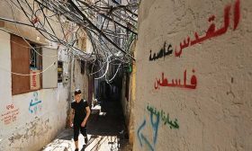 لبنان ليس عنصرياً ولكنه مريض