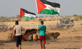 الفلسطينيون يستعدون للمشاركة في جمعة “الوفاء للشهداء” بمسيرات العودة
