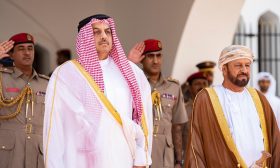 قطر وسلطنة عمان تبحثان تعزيز التعاون العسكري ـ (تغريدة)