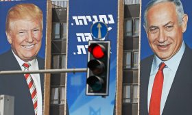 اديب إسرائيلي يدعو الفلسطينيين للتدفق إلى مراكز الاقتراع