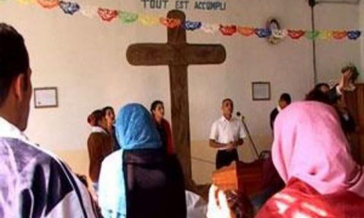غلق الكنائس في الجزائر: «تيزي وزو» في المواجهة... والمواطنون بين «المهراس»  و«النواقيس»