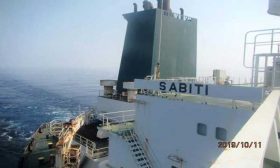 الجبير: السعودية ليست وراء استهداف ناقلة نفط إيرانية في البحر الأحمر