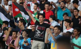 “مندسون” أردنيون لا يعرفون شيئا عن صدام حسين يهتفون له نكاية بمنتخب الكويت والجميع “يعتذر”