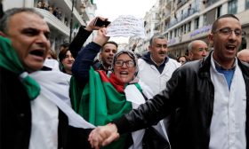 حتى لا يحصل للقاضي والصحافي ما حصل للطبيب في الجزائر