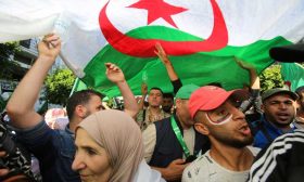 الأزمة السياسية لم تنسِ الجزائريين جرائم الاستعمار الفرنسي