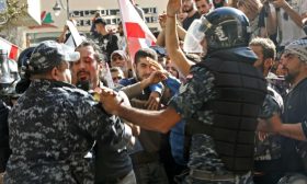 لبنان: إطلاق سراح متظاهرين أوقفوا وسط بيروت