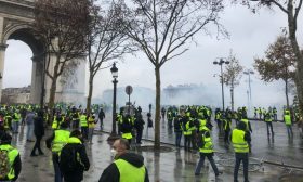 بعد عام على انطلاقه.. غالبية الفرنسيين ترى أن حراك السترات الصفراء “مبرر”