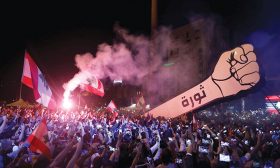 لبنان: عام الثورة على الطبقة السياسية والأزمة المالية وسقوط التسوية الرئاسية