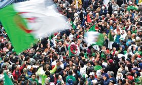 الجزائر: حراك أسقط صنم بوتفليقة والقايد يترجل بعد انتهاء المهمة 