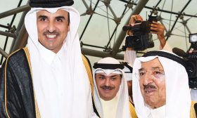 الكويت ماضية في “تفكيك الألغام” من الأزمة الخليجية إلى الداخل السياسي