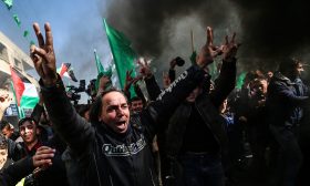غزة.. إصابة 12 فلسطينيًا في تظاهرة رافضة لـ 