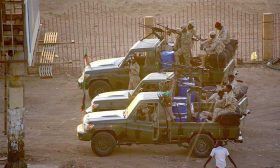 البرهان يعلن إنهاء التمرد في السودان: استقالة مدير المخابرات وتسعة قتلى بينهم ثلاثة مدنيين
