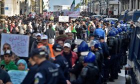 صحيفة فرنسية: الحراك الجزائري من الأمل إلى الخيبة! بعد عام من اندلاعه