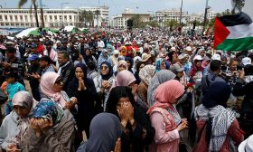 من يريد جر الفلسطينيين إلى خيام تندوف؟