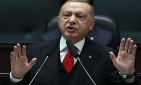 لوفيغارو : هذه هي السيناريوهات المطروحة أمام أردوغان في إدلب