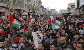 أكاديميون فلسطينيون يسألون البرلمان الألماني: 