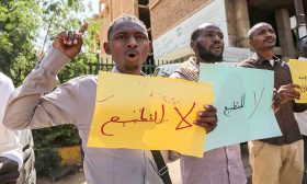 أحزاب سودانية ترفض لقاء البرهان بنتنياهو… ومصادر: حمدوك كان على علم به