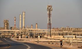  صدمة أسعار النفط تضرب دول الخليج… والسعودية قد تشهد ارتفاع العجز في موازنتها إلى 22 في المئة