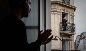 فرنسا تسجل 588 حالة وفاة بكورونا في 24 ساعة
