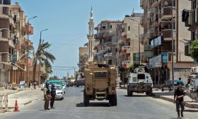 مقتل وإصابة 10 عناصر من الجيش المصري في انفجار عبوة ناسفة بسيناء