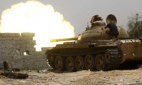 الحكومة الليبية: استهداف 7 شاحنات وقود لمليشيات حفتر