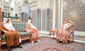 بعد لقائه سلطان عُمان.. وزير خارجية قطر يسلم أمير الكويت رسالة